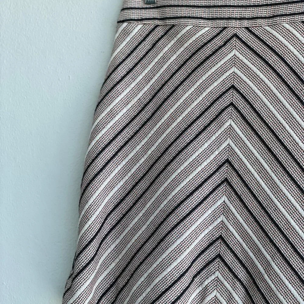 LOFT Skirt - Picture 3 of 3